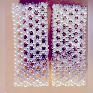 Bracelet set of 2 White faux pearl, diamond daisy lattice pattern stretchy